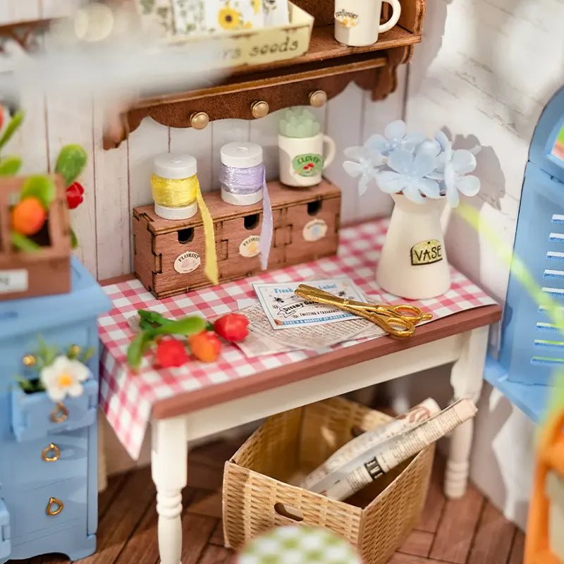 Rolife Dreamy Garden House DIY Miniature Kit