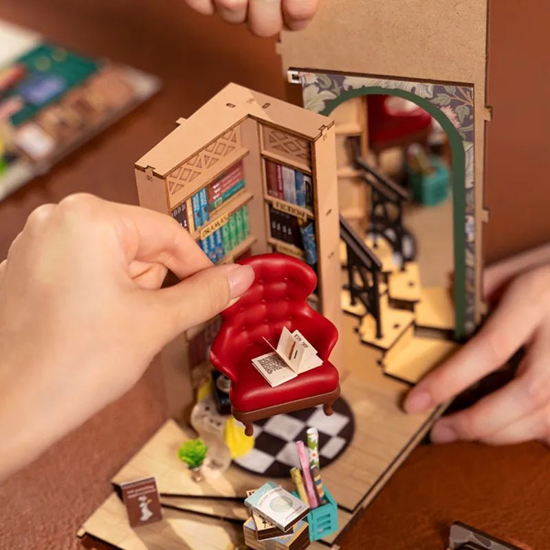Rolife Shakespeare's Book Shop DIY Book Nook Kit - Little Worlds