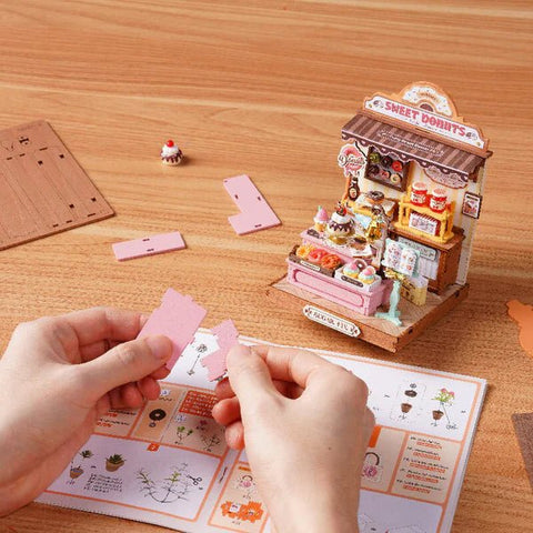 Rolife Sweetie's Donut Shop DIY miniature kit