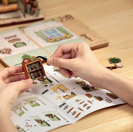 CuteBee Champs - Elysees Florist Miniature House DIY Kit - Little Worlds