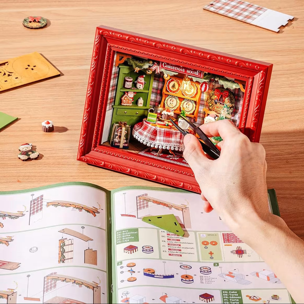 Rolife Christmas Eve Party DIY Miniature Dollhouse Frame