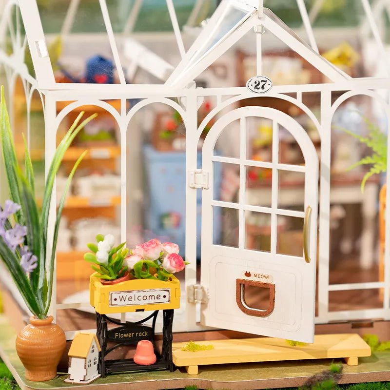 Rolife Dreamy Garden House DIY Miniature Kit - Little Worlds